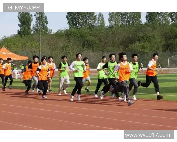 冰雪健儿全力以赴备战冬季赛事冲刺展现青春风采与拼搏精神