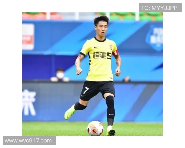 韦世豪精彩破门助力广州队逆转武汉三镇展现强大斗志与团队精神 韦世豪精彩破门助力广州队逆转武汉三镇展现强大斗志与团队精神