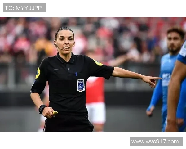法甲联赛迎来首支女裁判，引起热议和赞誉